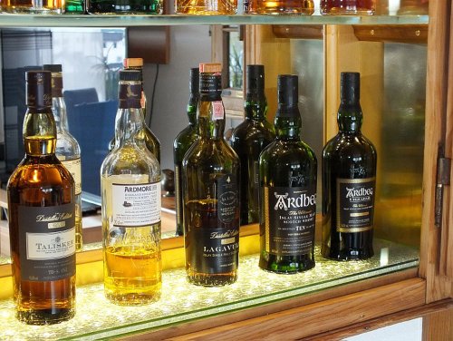 ᐅ Whisky-Schrank - Cabinet Board